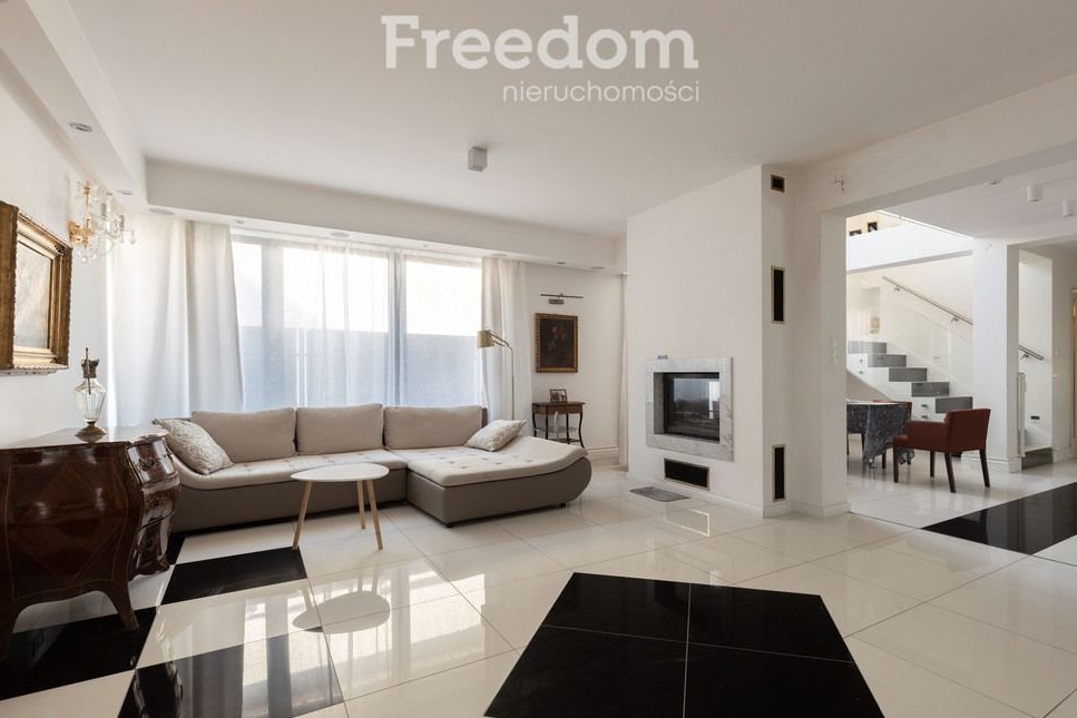 Dom z basenem w Łomiankach, 5 pokoi, działka 799m2