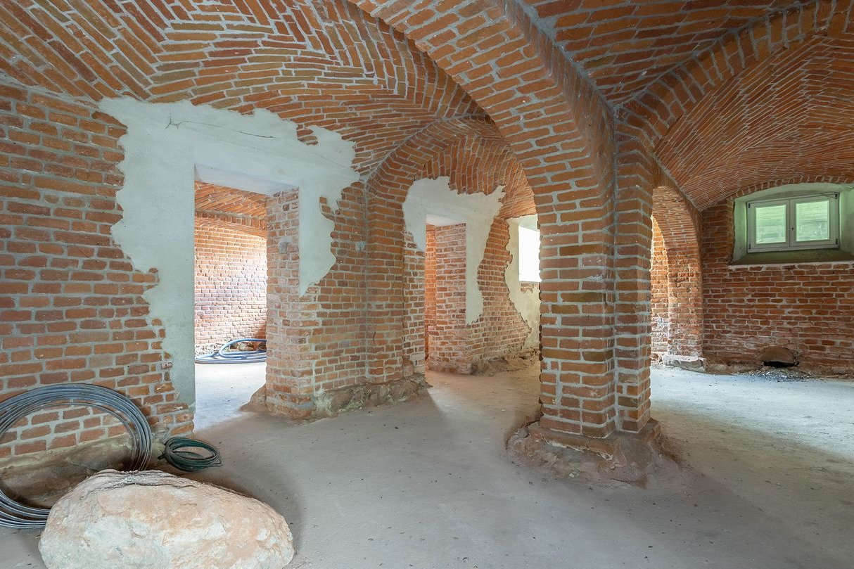 Odrestaurowany zespół pałacowo-parkowy-centralna Polska-Łódź 70 km