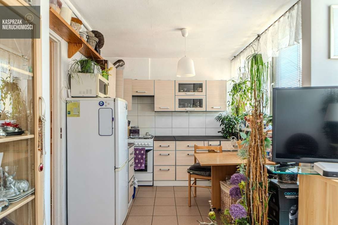 Jasne 29.85 m2 na 1. piętrze | Niski czynsz | Parking za szlabanem