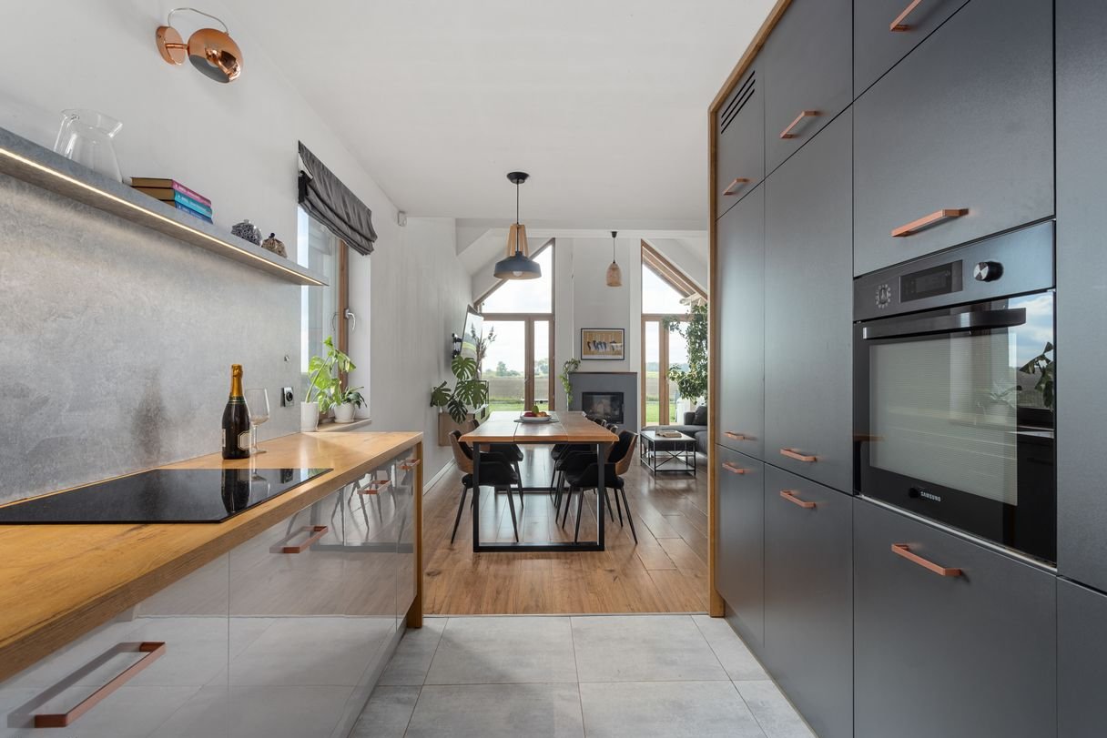 Zamieszkaj wśród zieleni, blisko miasta, nowoczesny dom z klimatem !