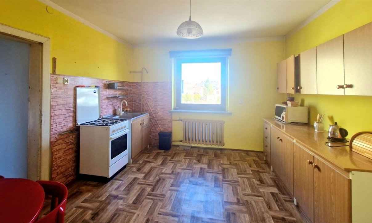 Pół domu z ogródkiem - do remontu!