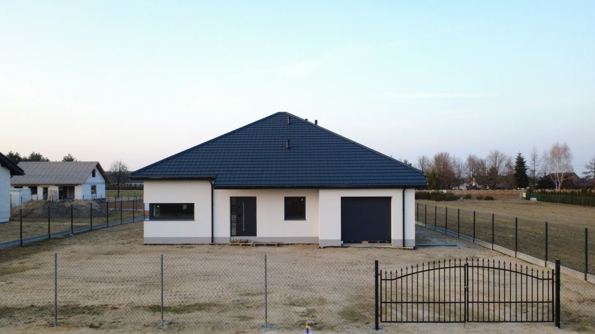 Dom jednorodzinny parterowy 126,06m2 z garażem 153,76m2