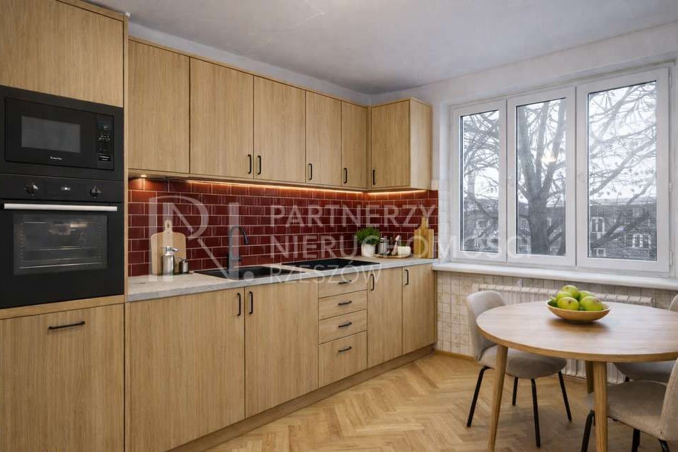 CENTRUM - 3 Pokojowe Mieszkanie z Potencjałem !