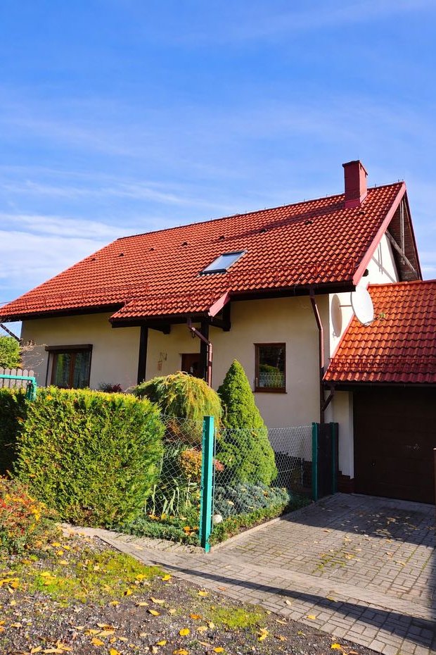 Skrajny segment w Starym Bielsku, garaż, ślepa ulica, zieleń, spokój