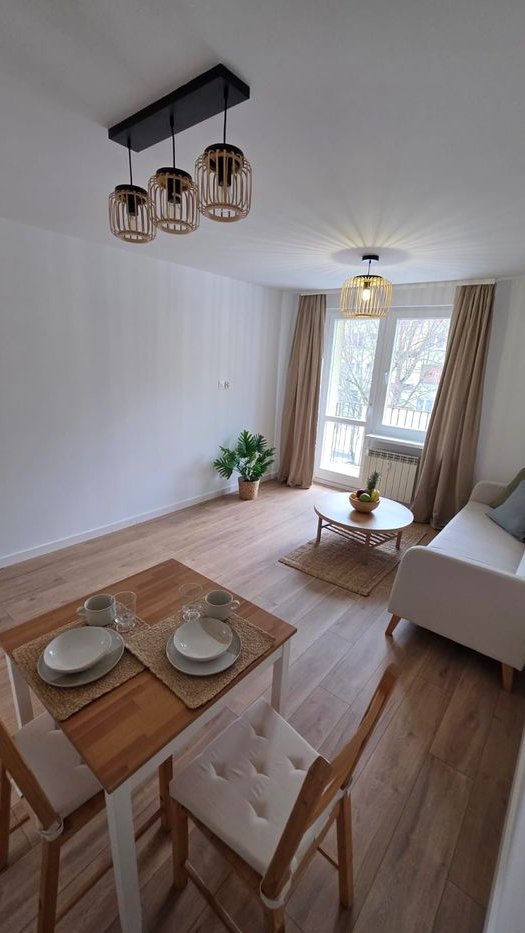 42,6 m2 | 2 pokoje | balkon | 1 piętro | po kapitalnym remoncie