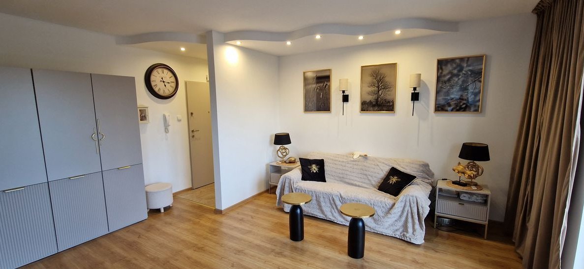 Kawalerka-Apartament 33m Cicha okolica Darmowy parking Niski Czynsz