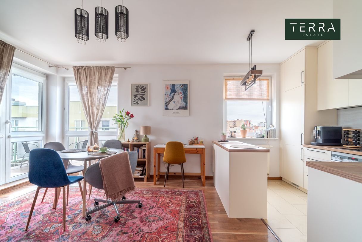 2 pokojowe mieszkanie na Manhattanie | duży słoneczny balkon