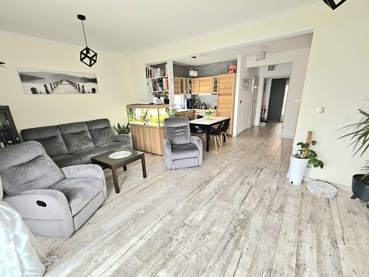 Wyjątkowy bliźniak w Pisarzowicach z Jacuzzi – gotowy do zamieszkania!