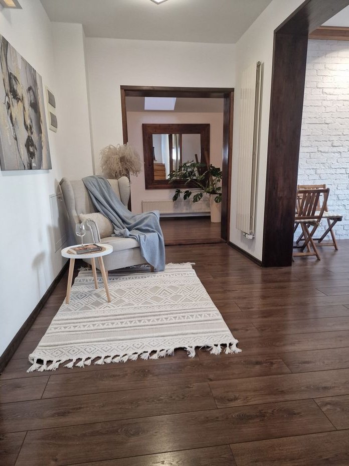 Duży dom w prestiżowej dzielnicy Olsztyna – 8 pokoi, garaż, taras