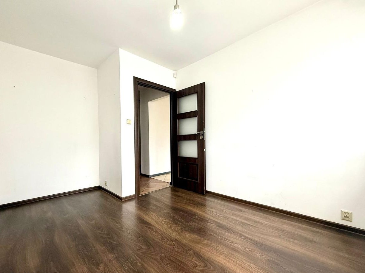 4 niezależne pokoje + balkon + garderoba! 10 minut do Katowic