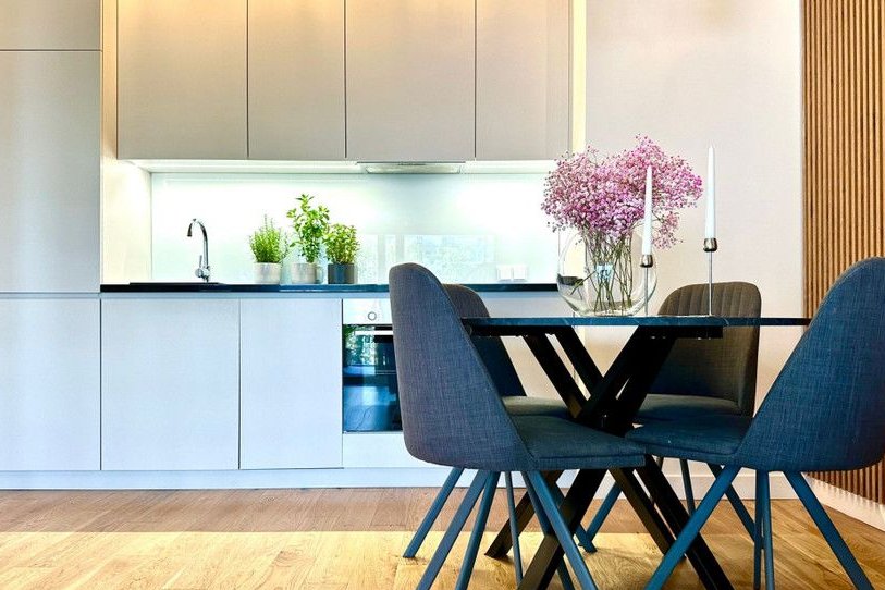 Trzypokojowy apartament w Mennica Residence