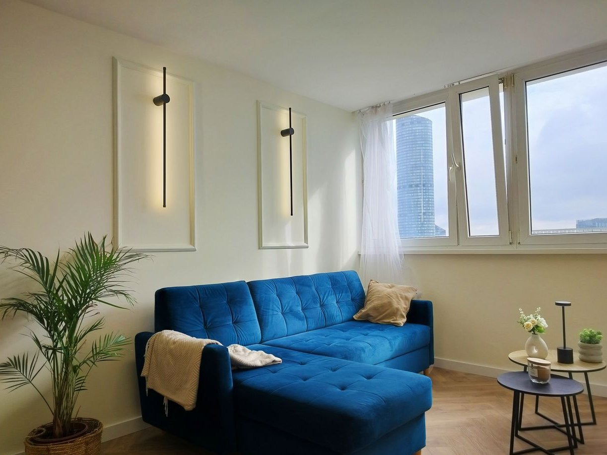 Bezpośrednio - w centrum przestronne 3-pokojowe mieszkanie.