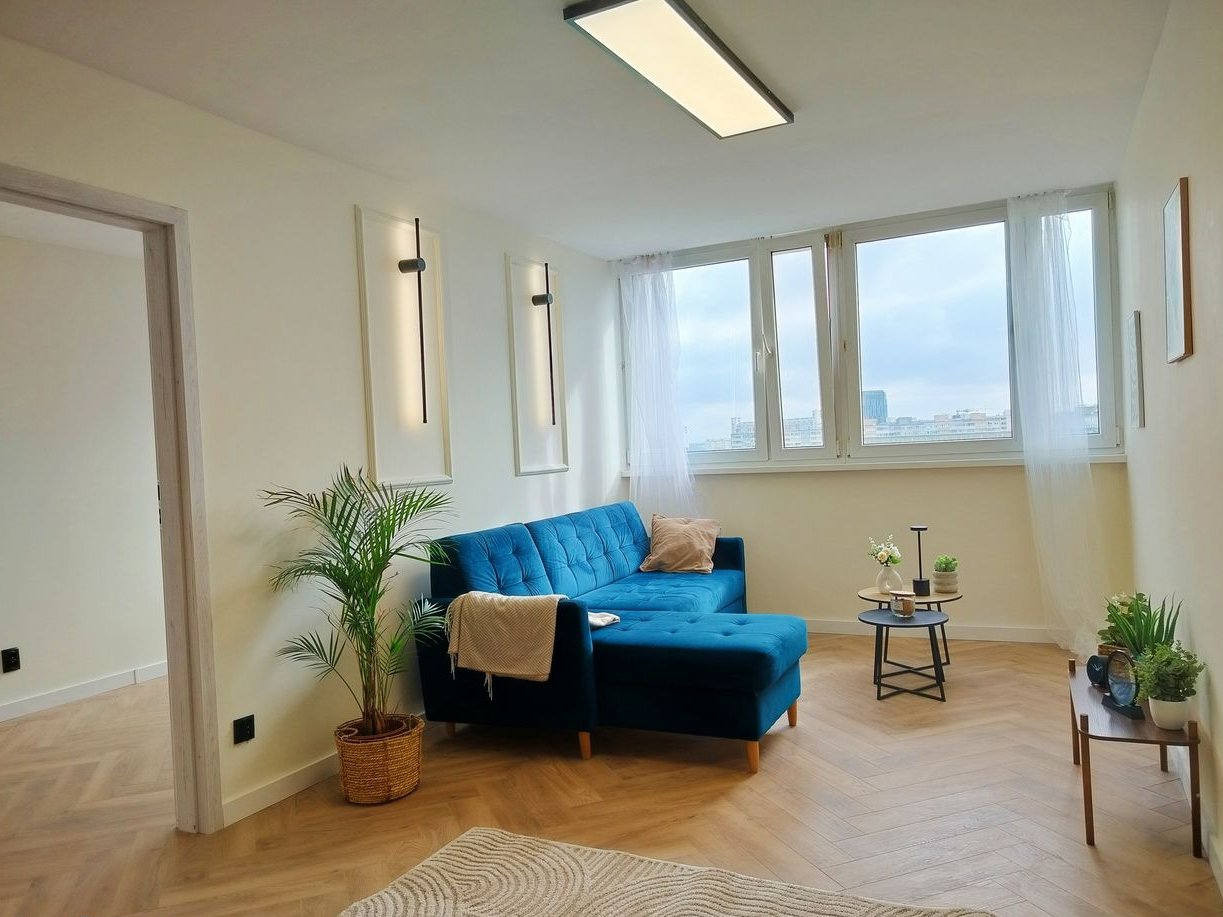 Bezpośrednio - w centrum przestronne 3-pokojowe mieszkanie.