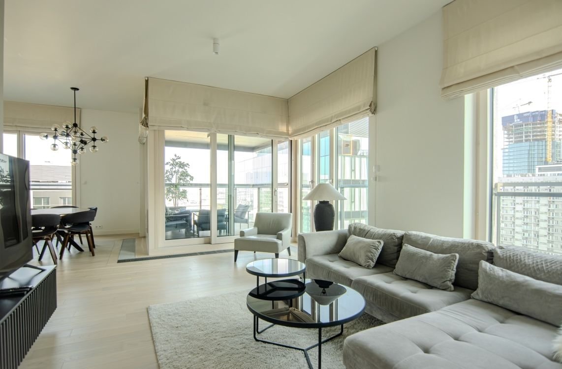 Czteropokojowy apartament w Mennica Residence