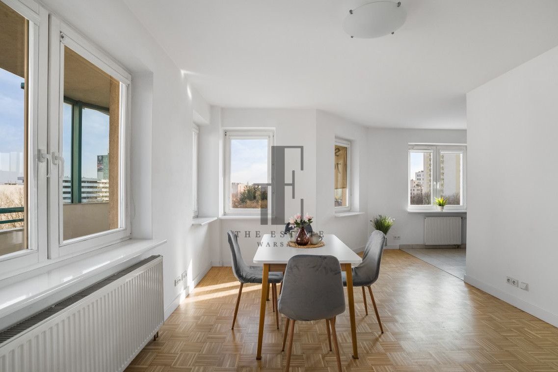 obok metra - narożne - widne - duży balkon - 3pok