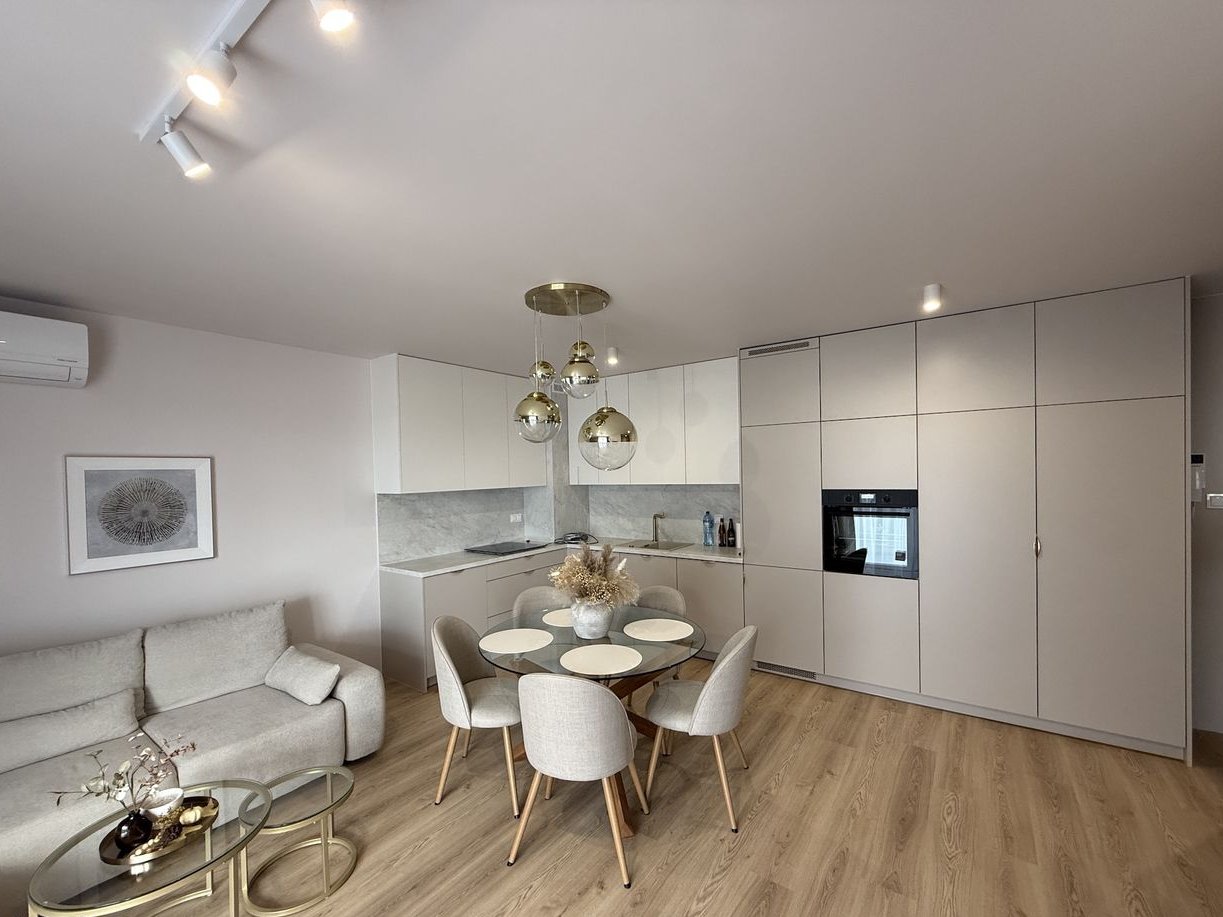 Promocja blisko plaży Brzeźno- Wysoki standard - Hala Garażowa+komórka