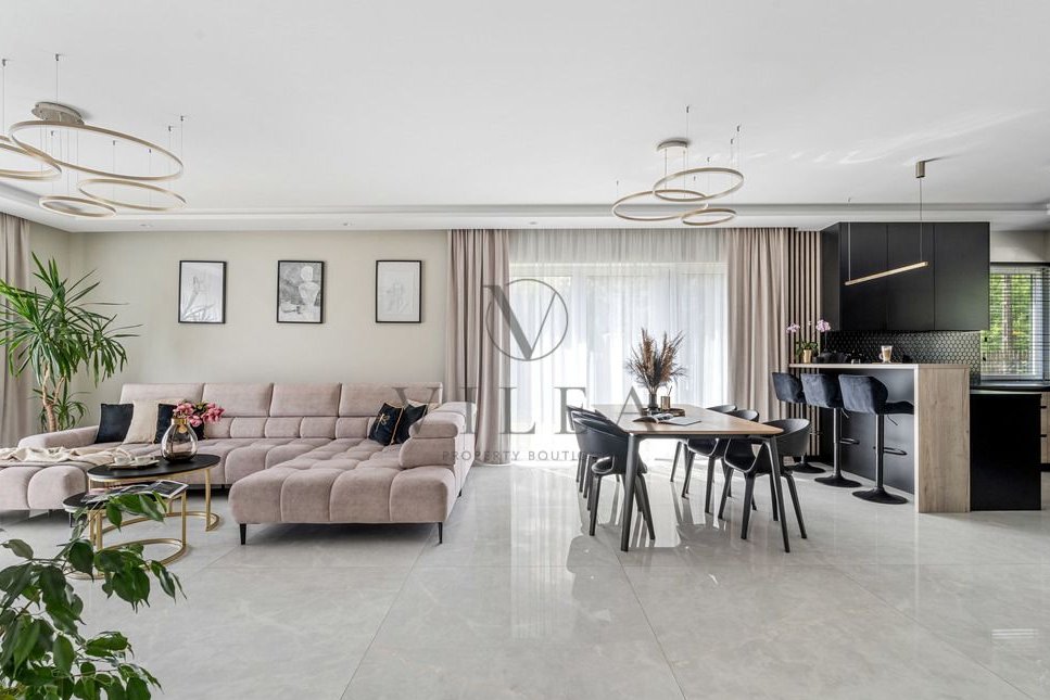 Elegancki i Nowoczesny Dom w Wawrze