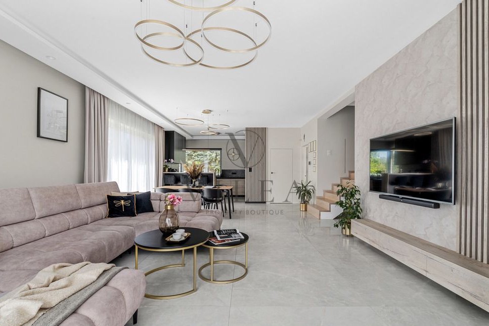 Elegancki i Nowoczesny Dom w Wawrze