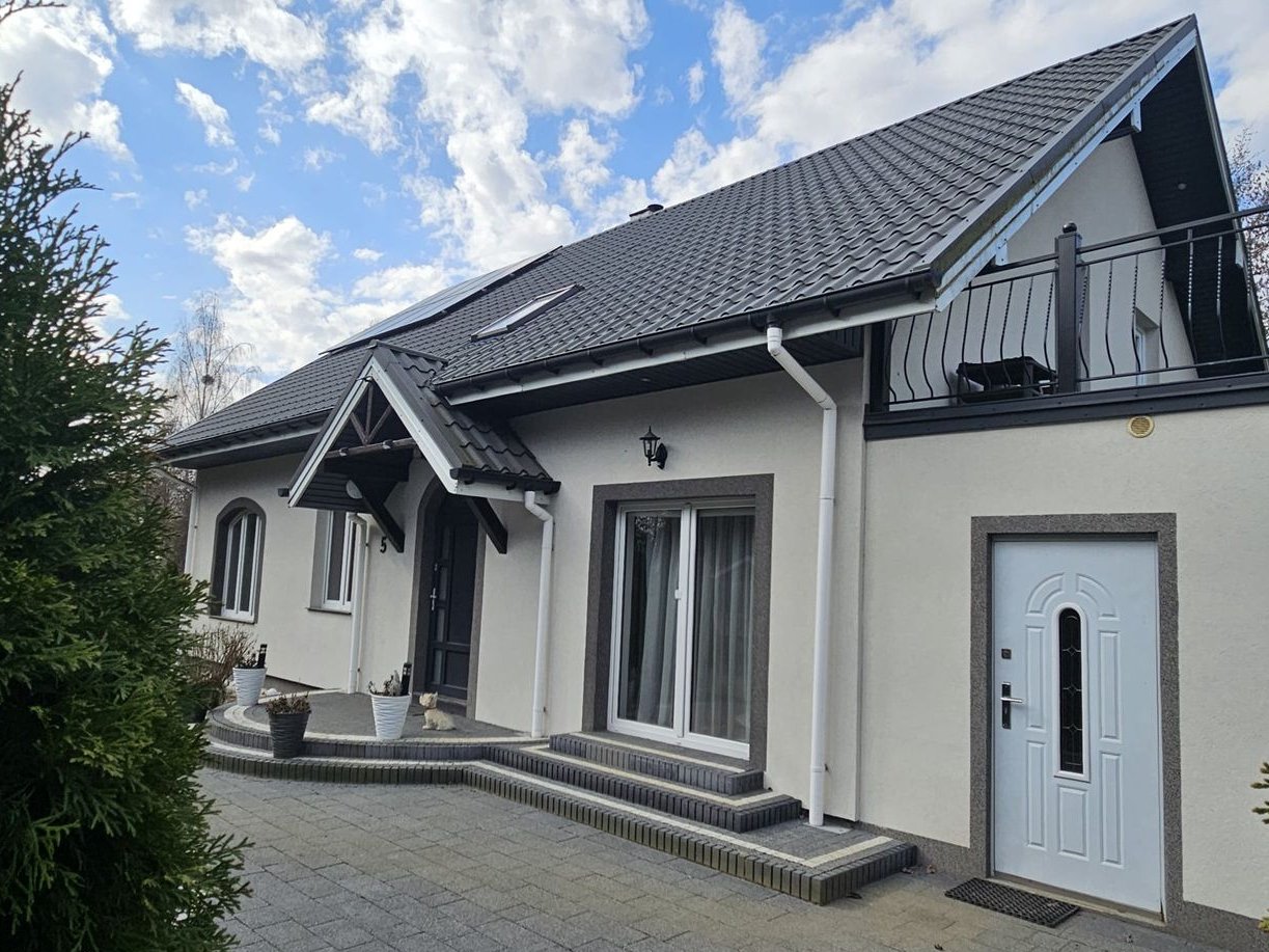 Dom 164,8 m² działka 1500 m² fotowoltaika 2 garaże dodatkowy dom 47 m²