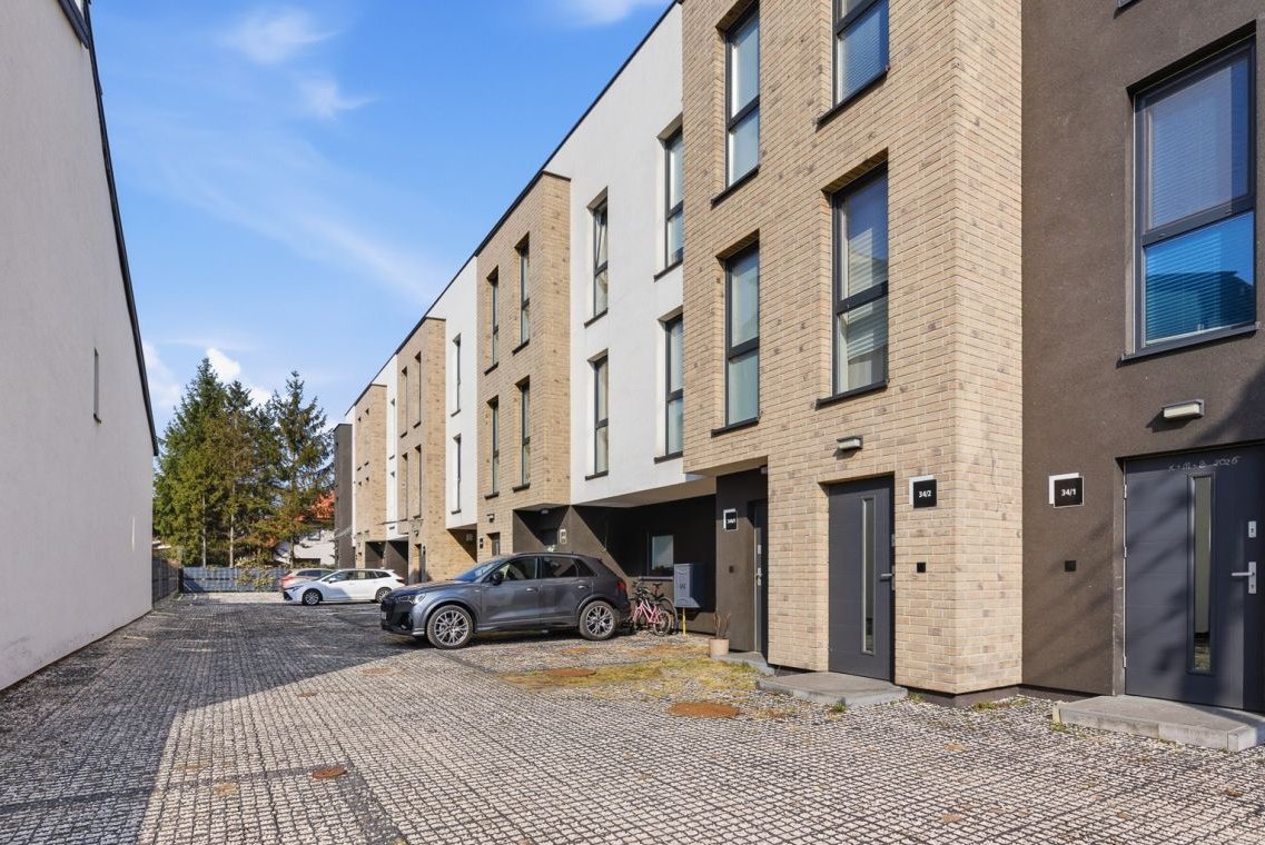 w cenie- segment+projekt+materiały+parking