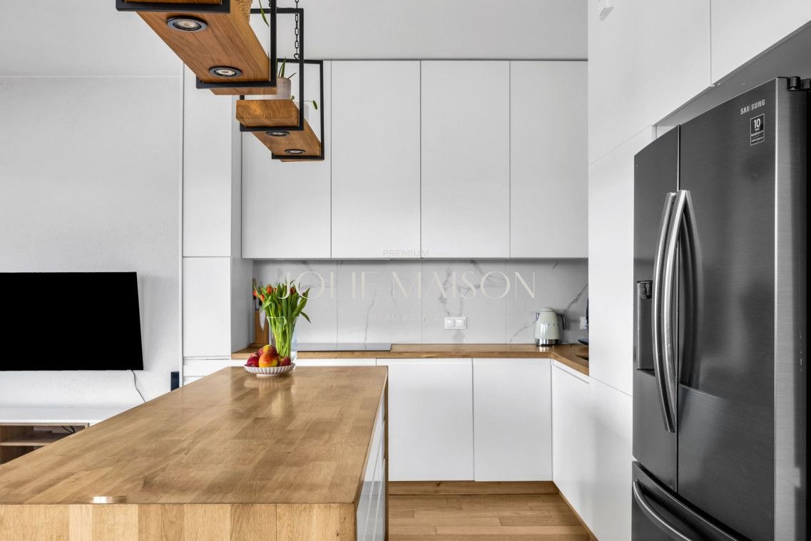 Taras 80 m2, 3 pokoje, 2 m.park. Wysoki standard