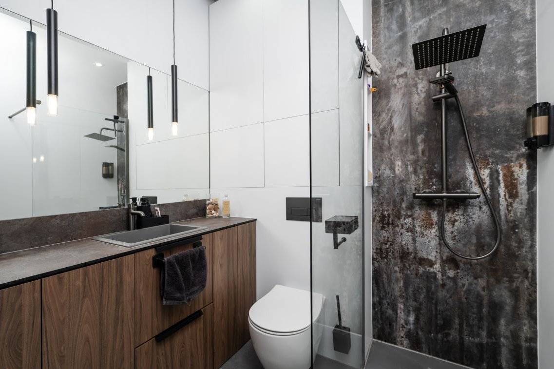 Front, Perełka wśród kamienic, pełen rozkład