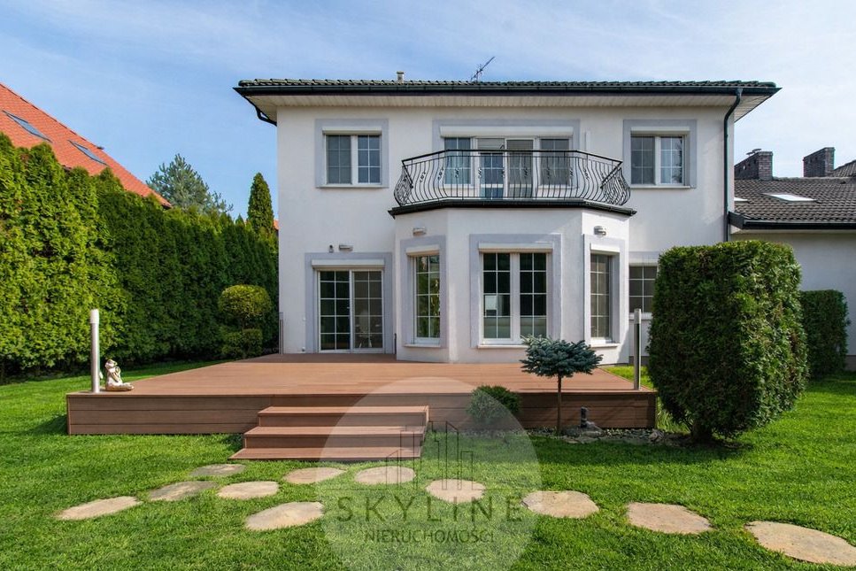 Piękny dom w doskonałej lokalizacji.