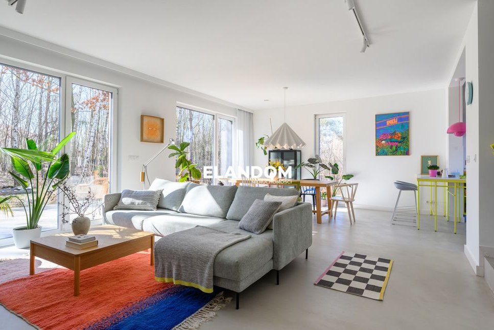 Wolnostojący dom, 5 pokoi, 2 łaz, 2 gard, 2022 r..