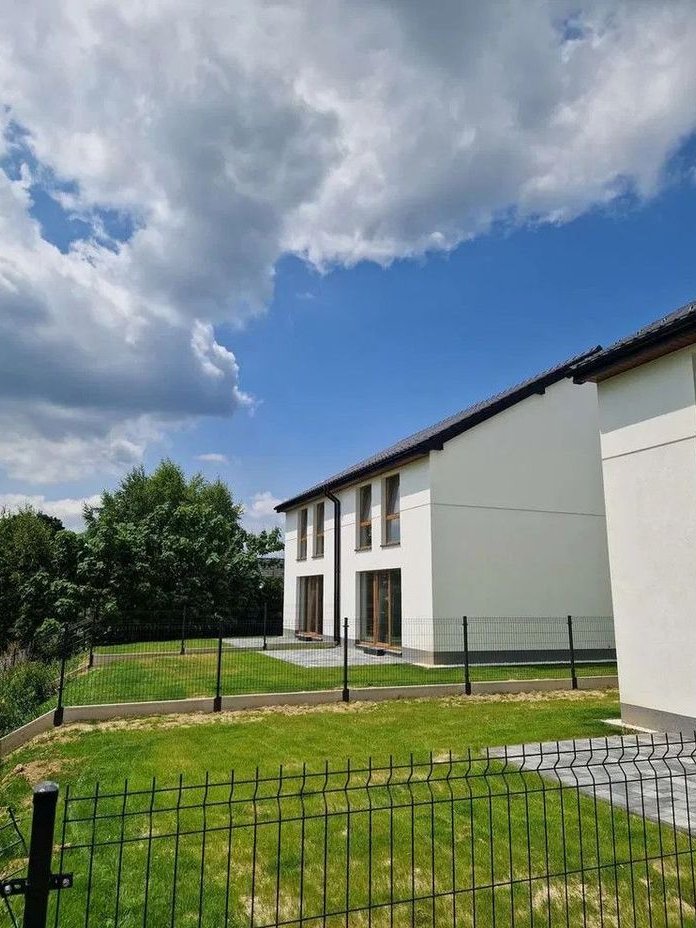 Zostały już ostatnie domy | Blisko Krakowa | Zielona okolica