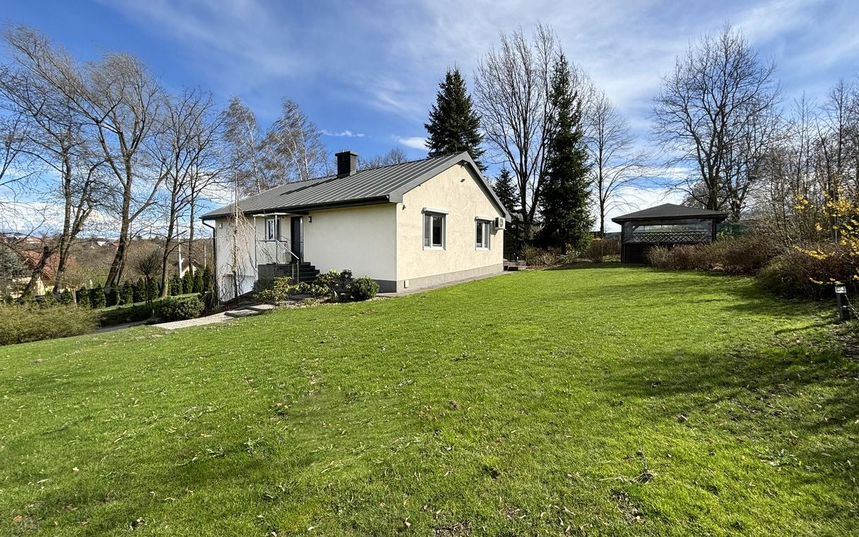 Dom wolnostojący , piękny ogród - Lusina blisko Krakowa