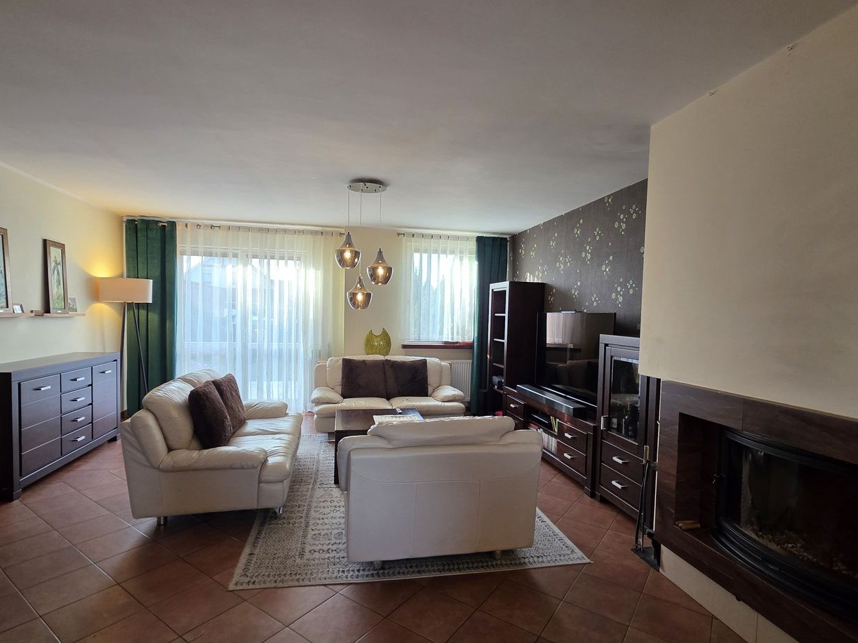 Nowogard - Dom - Szeregowiec (136 m² + strych + piwnica + garaż)