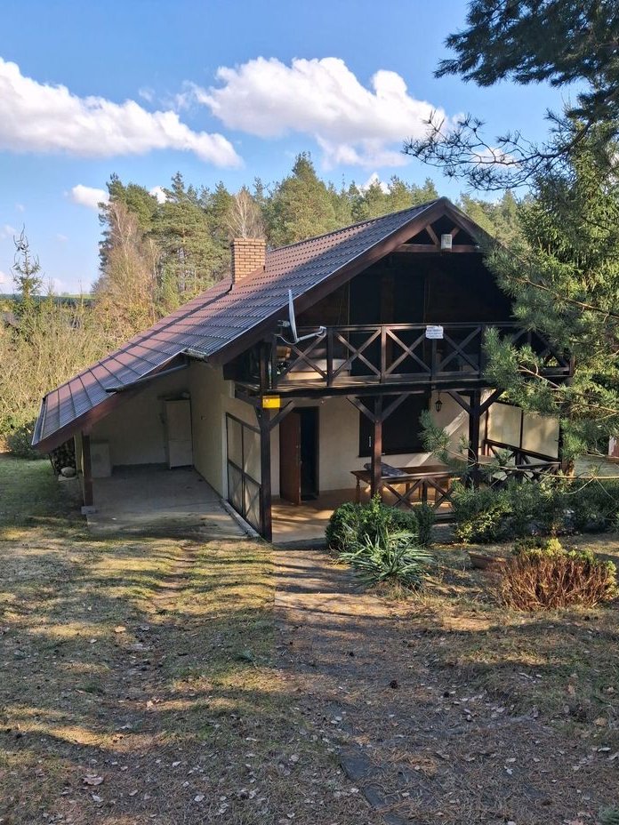 Urokliwy dom letniskowy na skraju lasu blisko jeziora