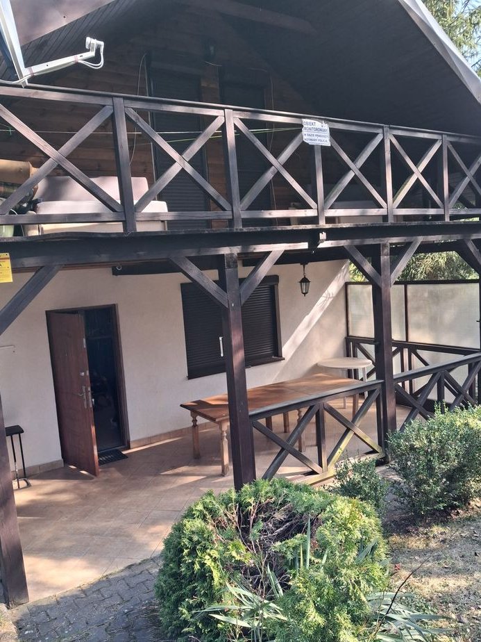 Urokliwy dom letniskowy na skraju lasu blisko jeziora