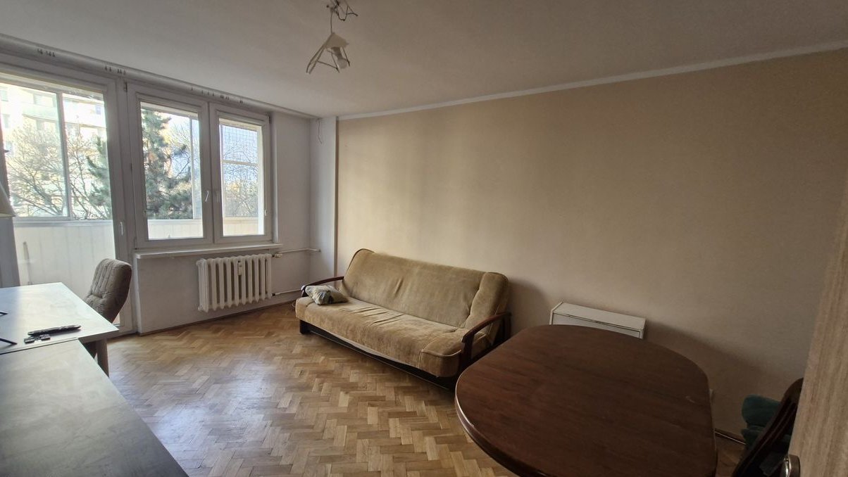 3 oddzielne pokoje, widna kuchnia, łazienka z oknem, WC piwnica loggia