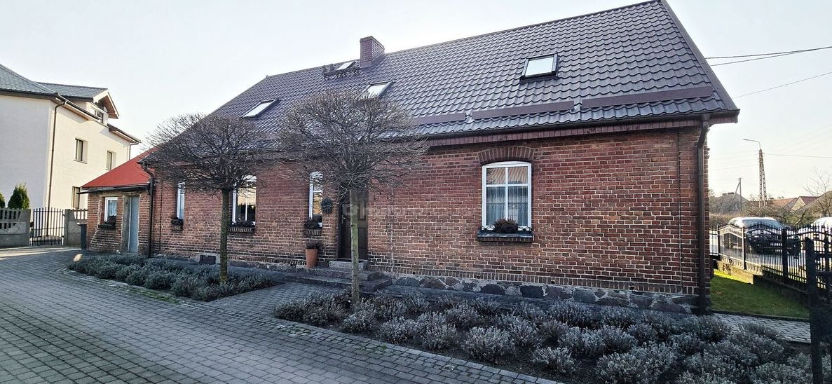 DOM Z DUSZĄ NIEDALEKO MORZA