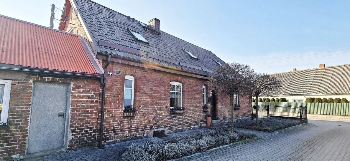 DOM Z DUSZĄ NIEDALEKO MORZA