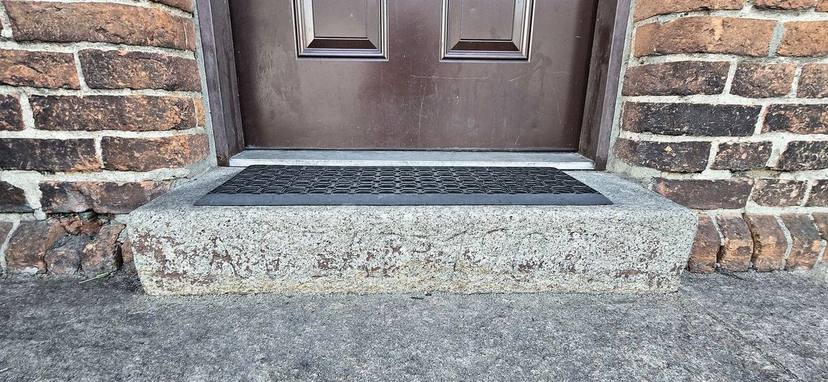 DOM Z DUSZĄ NIEDALEKO MORZA