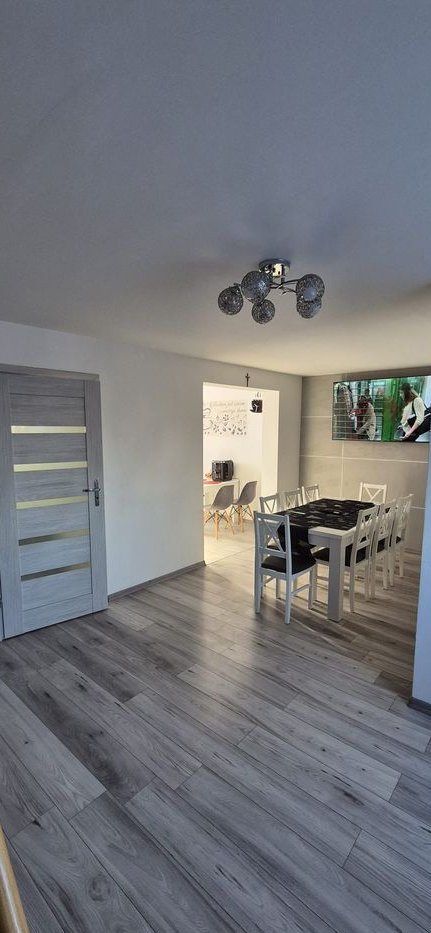 Nowoczesny dom 4 pokoi z garażem pod miastem