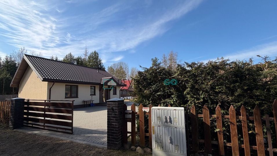 Dom w otoczeniu lasu Supienie