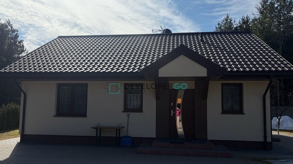 Dom w otoczeniu lasu Supienie