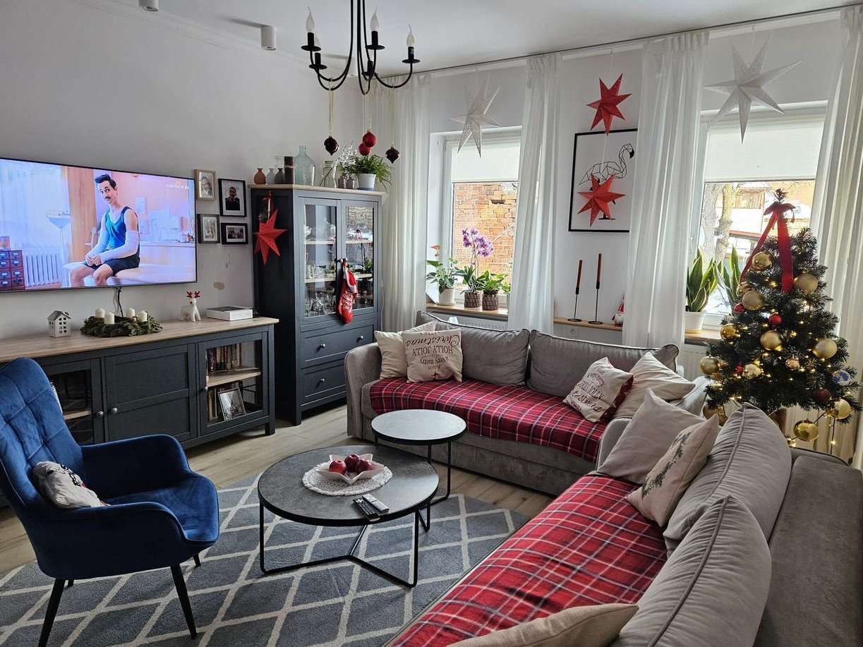 Przestronny dom wolnostojący z dwoma mieszkaniami, garażem i ogrodem