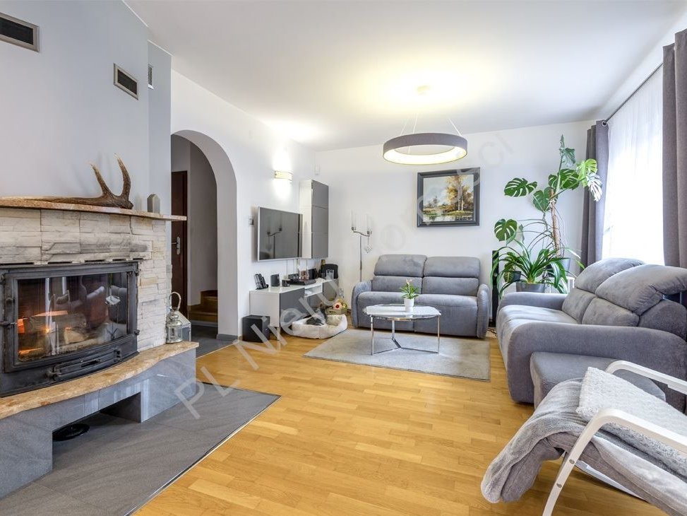 Do sprzedania wygodny i zadbany dom w Podkowie Le