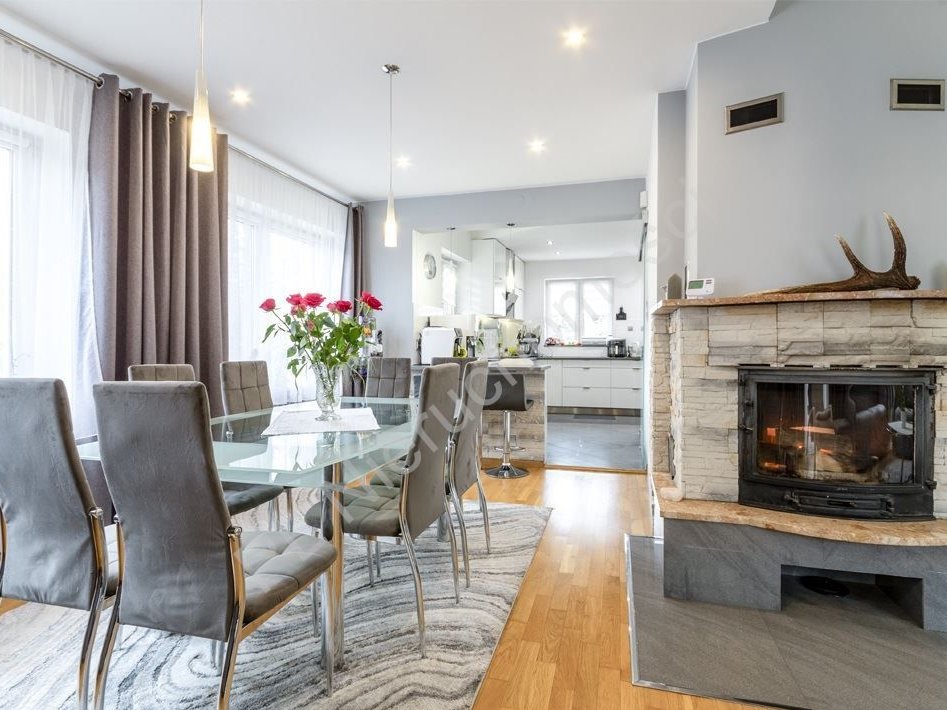 Do sprzedania wygodny i zadbany dom w Podkowie Le