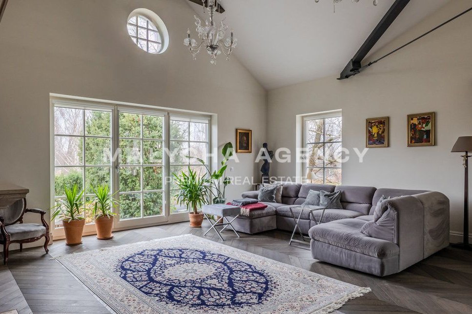 Wyjątkowy dom w Wilanowie z widokiem na jezioro