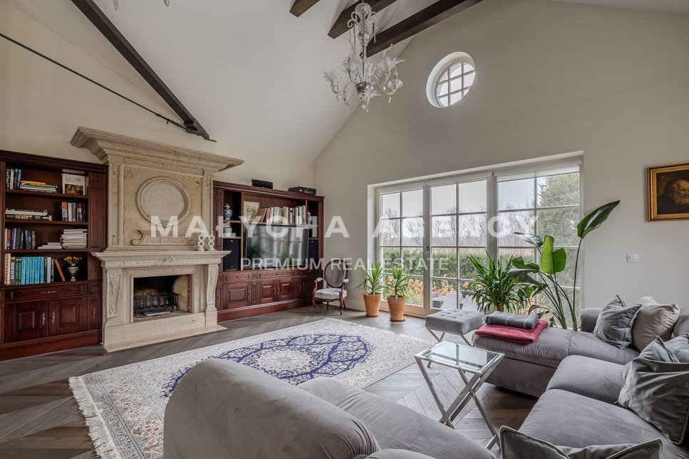 Wyjątkowy dom w Wilanowie z widokiem na jezioro