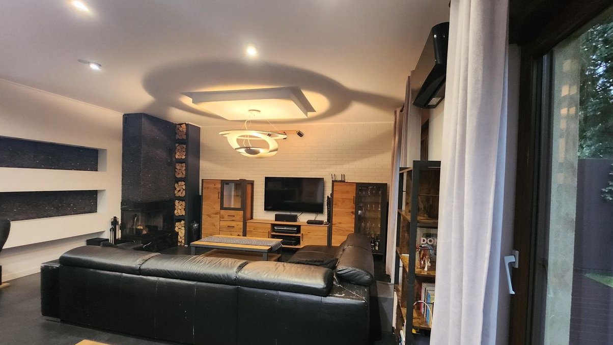 Dom szeregowy z garażem i klimatyzacją, 4 pokoje