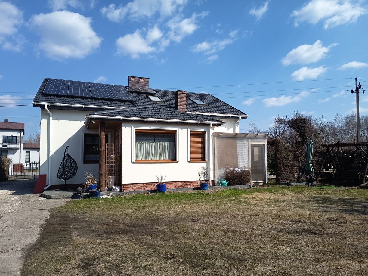 Wolnostojący dom z basenem i garażem