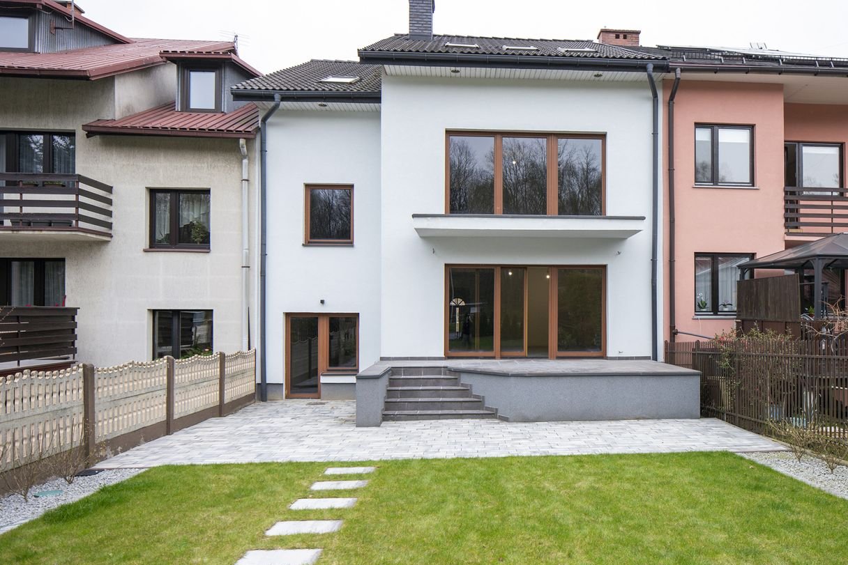 Rodzinny dom 265 m² z ogrodem i strefą wellness