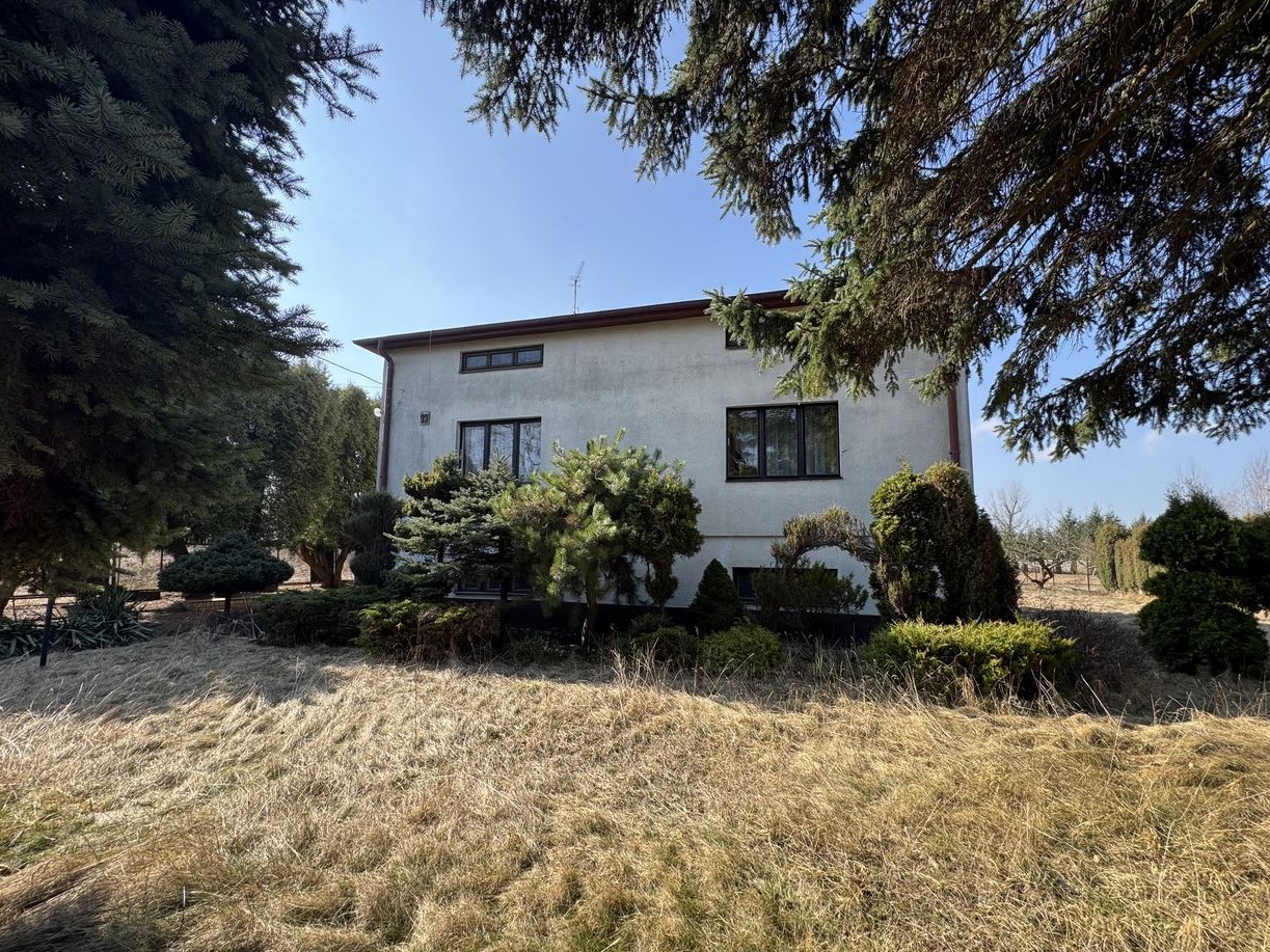 Dom z potencjałem na ogromnej działce – świetny dojazd do Łodzi!