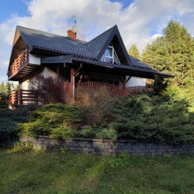 Dom wolnostojący, całoroczny we wsi KOT